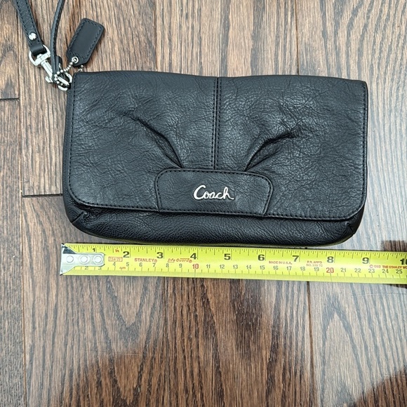 Vintage Coach Pleated Leather Wristlet - Picture 7 of 8